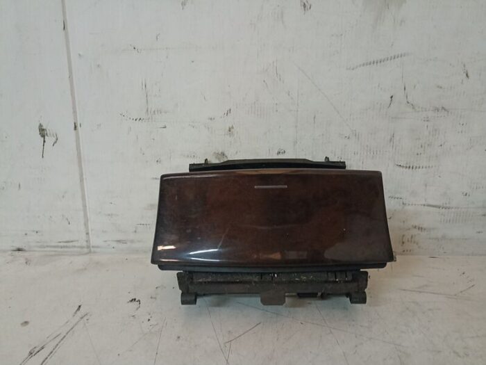 Cenicero mercedes Clase C 2004 en madera